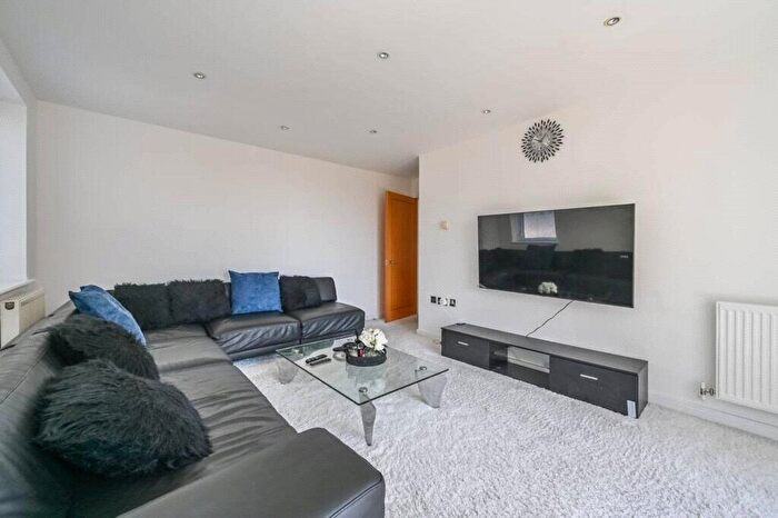 3 Bedroom Apartment To Rent In Newport Avenue, London, E14