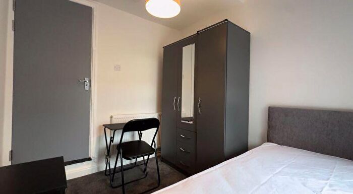 1 Bedroom House Of Multiple Occupation To Rent In Stunning Room Available - Bury Road, Bolton, Hmo -, BL2