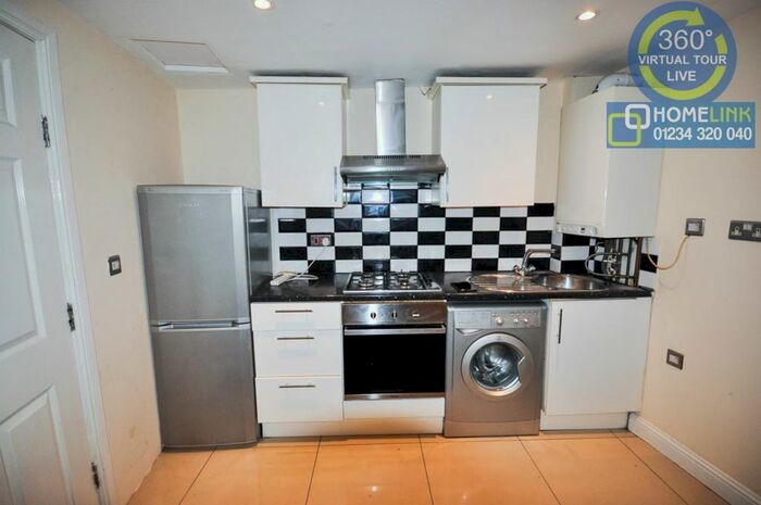 1 Bedroom Flat To Rent In Priory Street, Bedford, MK40