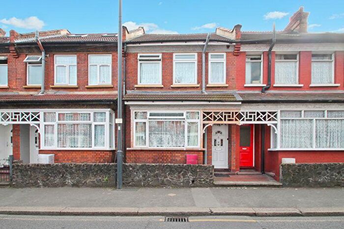 3 Bedroom Terraced House For Sale In Masons Avenue, Harrow, HA3