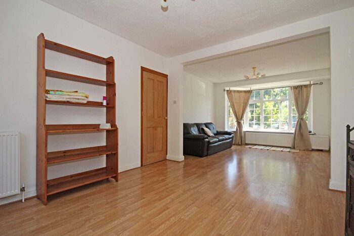 4 Bedroom Property To Rent In Cloister Road, Acton, W3