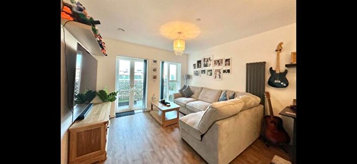 2 Bedroom Flat For Sale In Blyth Road, Hayes, UB3