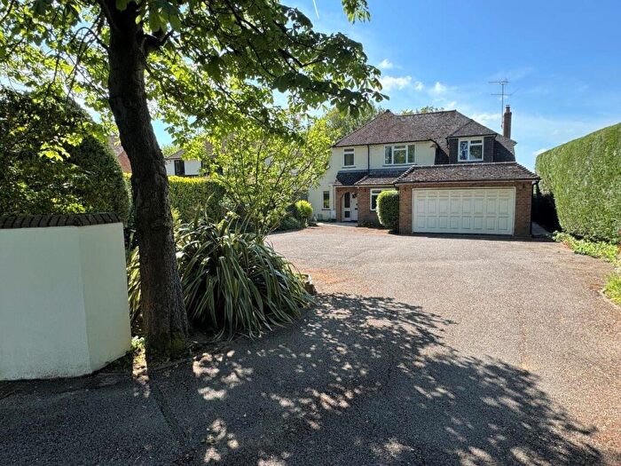 4 Bedroom Detached House For Sale In Echo Barn Lane, Farnham, Surrey, GU10