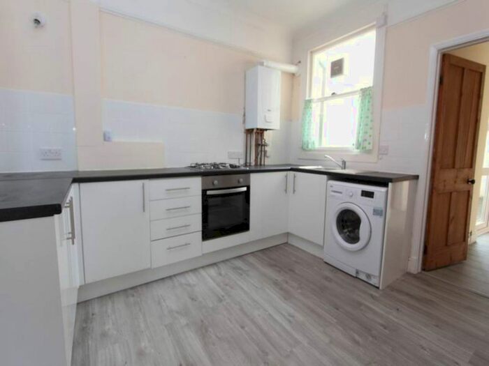 2 Bedroom Flat To Rent In Fields Park Road, Pontcanna, Cardiff, CF11