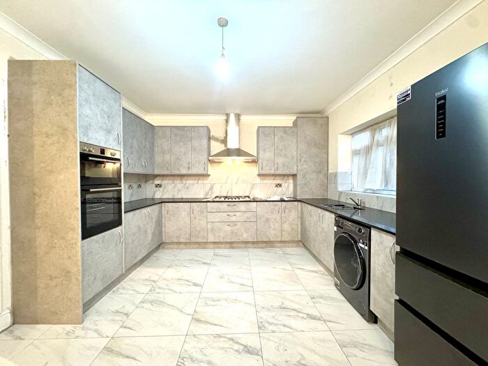 4 Bedroom Semi Detached House To Rent In Brookside Road, Hayes, Greater London, UB4