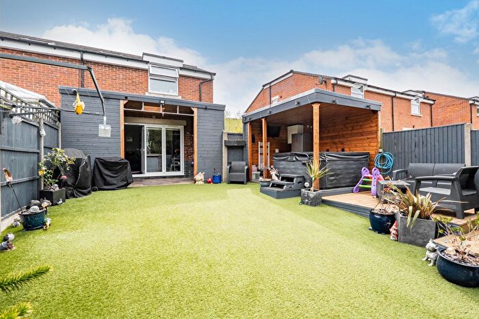 3 Bedroom Semi Detached House For Sale In Potters Mead, Dunstable, Bedfordshire, LU5