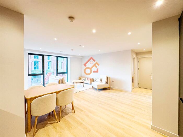 2 Bedroom Flat To Rent In Irwell House, Dutton Street, Manchester, M3