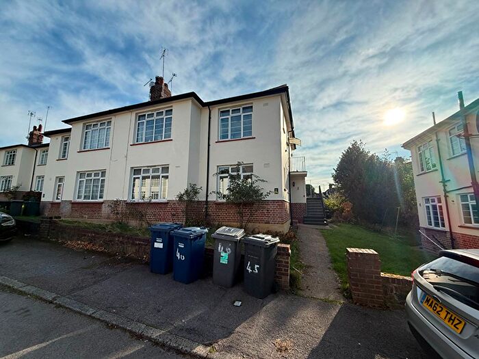 2 Bedroom Flat To Rent In Nether Close, London, N3