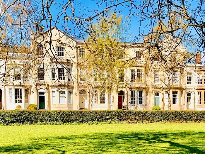 2 Bedroom Flat To Rent In Clarence Square, Pittville, Cheltenham, GL50