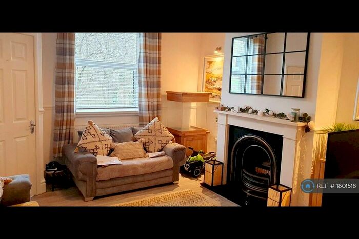 2 Bedroom Terraced House To Rent In Penuel Place, Halifax, HX3