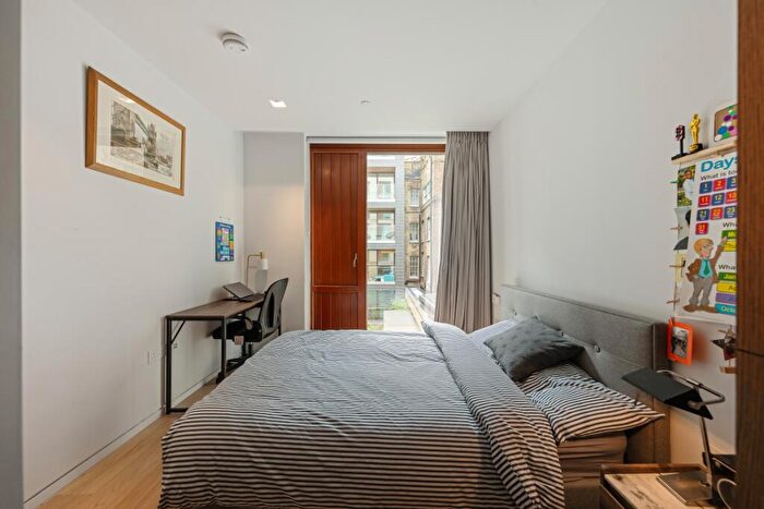 2 Bedroom Apartment For Sale In Dominion House, Bartholomew Close London, EC1A - Photo 8