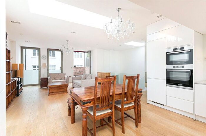 3 Bedroom Flat For Sale In Warwick Court, High Holborn, WC1R