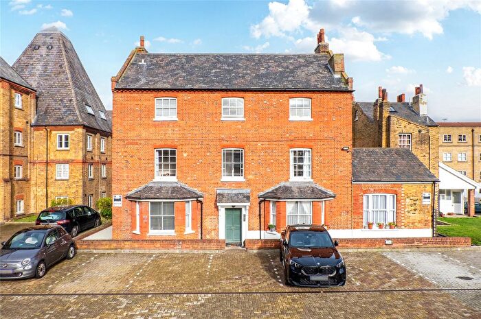 2 Bedroom Flat For Sale In West Street, Gravesend, Kent, DA11