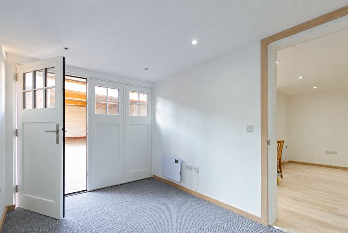 1 Bedroom Flat To Rent In Landon House, Shenfield Road, Brentwood, Essex, CM15