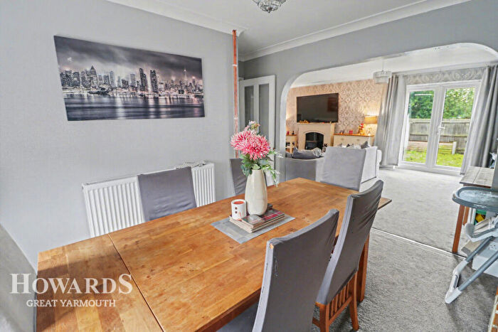 5 Bedroom Semi-Detached House For Sale In Spruce Avenue, Ormesby, NR29