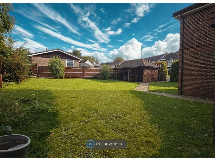 2 Bedroom Flat To Rent In Tinsley Court, Crawley, RH10