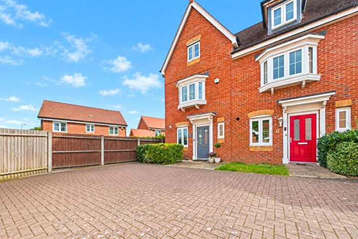 3 Bedroom Semi-Detached House For Sale In Pryor Close, Tilehurst, Reading, Berkshire, RG31