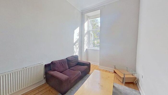 3 Bedroom Flat To Rent In Murieston Crescent, Edinburgh, EH11