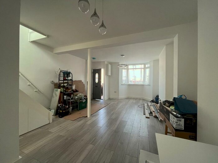 4 Bedroom Terraced House To Rent In Beulah Road, Sutton, Surrey, SM1