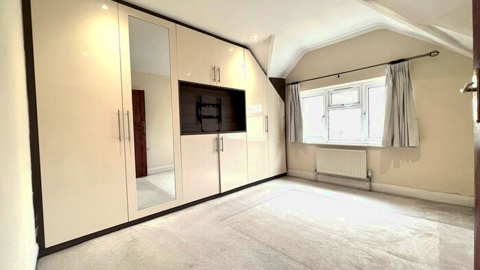 3 Bedroom Property To Rent In North Western Avenue, Watford, WD25