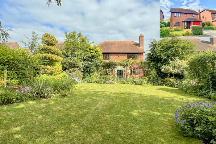 4 Bedroom Detached House For Sale In Silvermead, Worminghall, Buckinghamshire, HP18