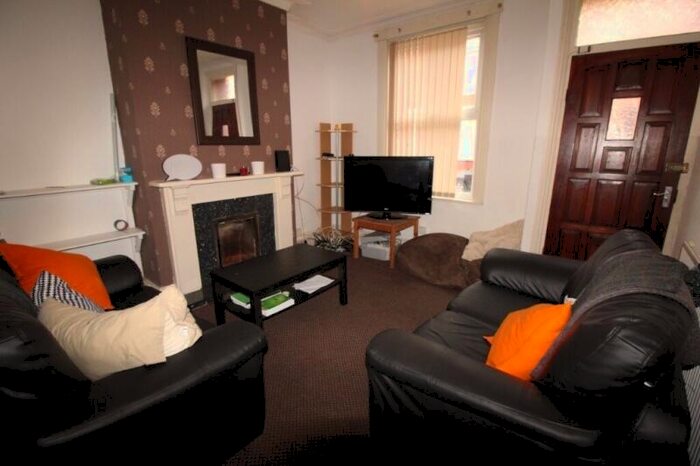 4 Bedroom Terraced House To Rent In Welton Place, Hyde Park, Leeds, LS6