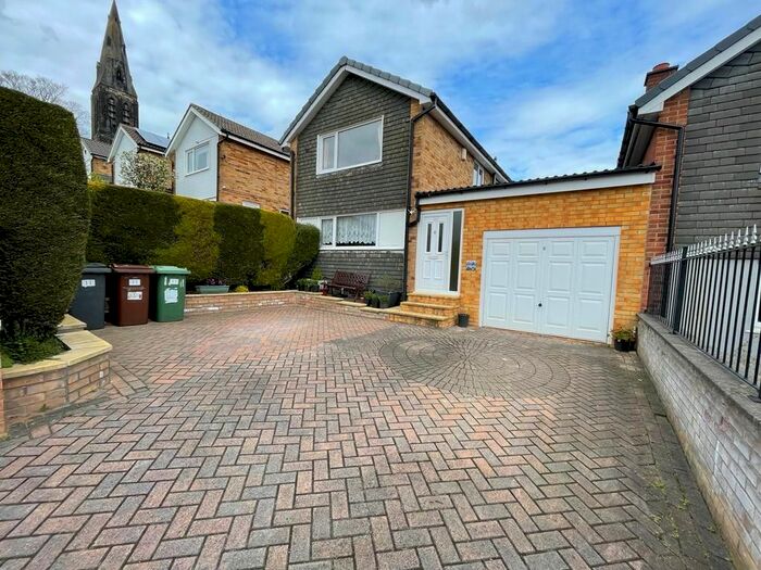 4 Bedroom Detached House To Rent In Church Crescent, Leeds, LS18