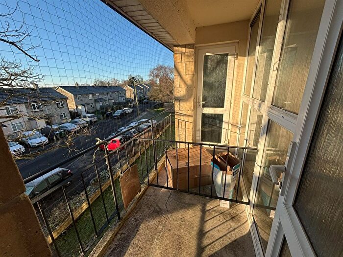 2 Bedroom Flat For Sale In Dickens Avenue, Corsham, SN13