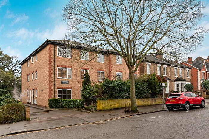 1 Bedroom Flat For Sale In Cowley Court, Grove Hill, London, E18