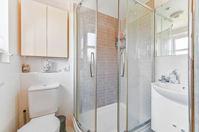 2 Bedroom Flat For Sale In Biggin Hill, Upper Norwood, London, SE19