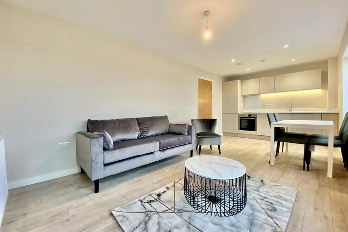 2 Bedroom Apartment To Rent In Green Quarter, Leeds, LS9