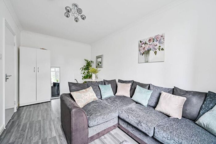 3 Bedroom Terraced House To Rent In Spring Walk, , Tower Hamlets, London, E1