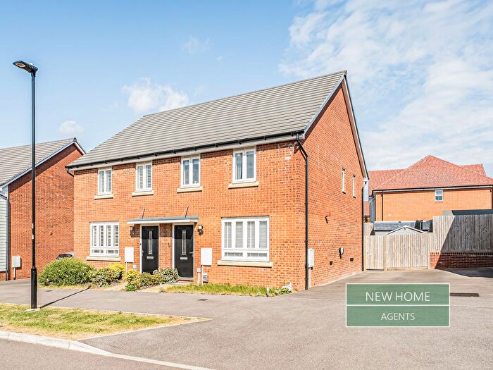 3 Bedroom Semi-detached House For Sale In Holmwood Way, Angmering, Littlehampton, BN16