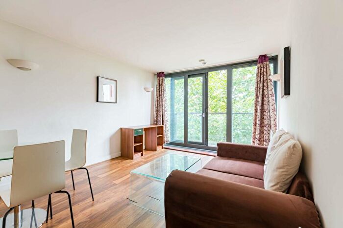 1 Bedroom Flat To Rent In Elektron Tower, Canary Wharf, London, E14