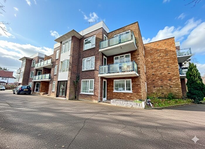 2 Bedroom Apartment For Sale In Wardown Court, New Bedford Road, Luton, Bedfordshire, LU3