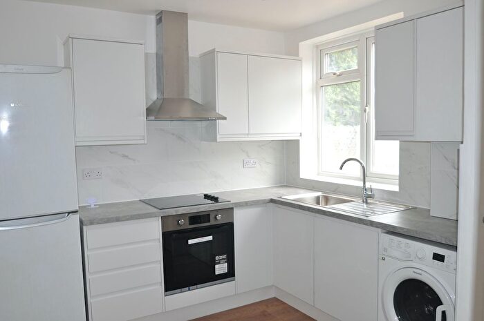 3 Bedroom Terraced House To Rent In Belmont Close, Clapham, London, SW4