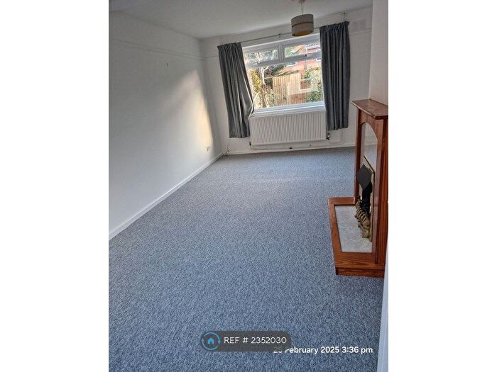 3 Bedroom Semi-Detached House To Rent In Tyler Street, Bristol, BS2