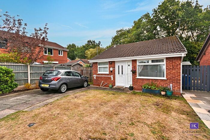2 Bedroom Detached Bungalow For Sale In Kilford Close, Callands, WA5