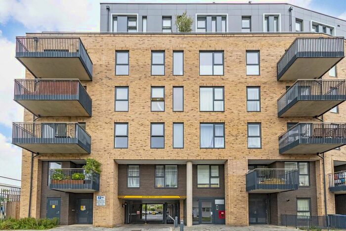 1 Bedroom Flat To Rent In Trinity Way, London, W3