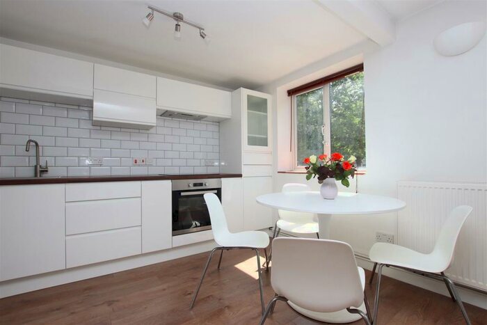 1 Bedroom Flat To Rent In Kensington Court, Bath, BA1