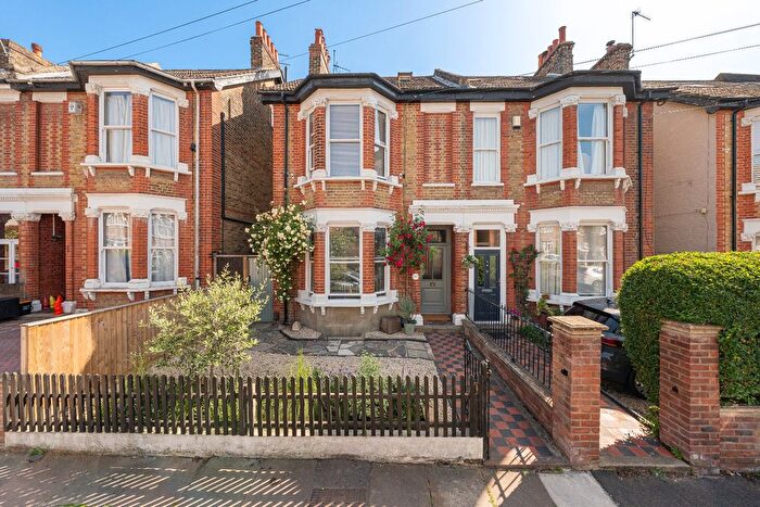 1 Bedroom Flat For Sale In Kent Road, Gravesend, Kent, DA11