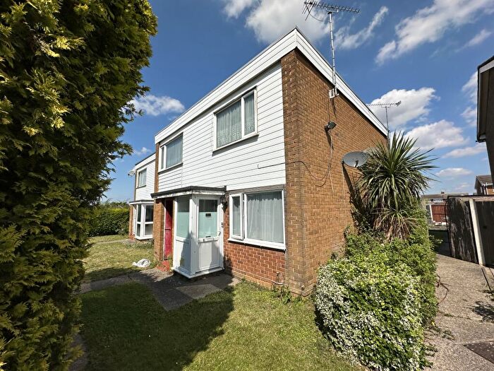 2 Bedroom Maisonette To Rent In Waveney Drive, Springfield, CM1