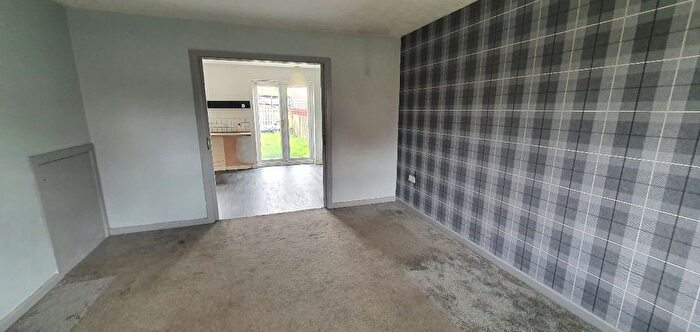 3 Bedroom Semi-Detached House To Rent In Hatcham Close, Bradford, BD15