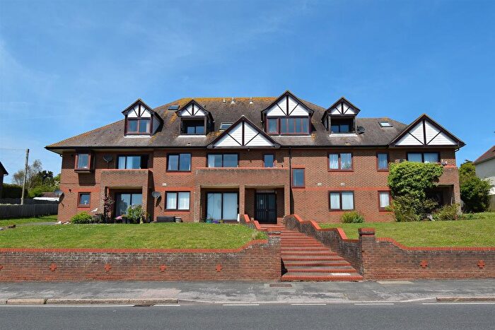 2 Bedroom Flat For Sale In De La Warr Road, Bexhill-On-Sea, TN40