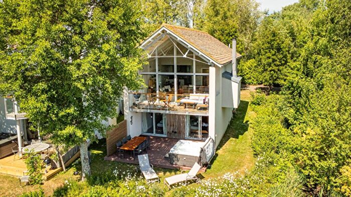 4 Bedroom Detached House For Sale In Clearwater, Lower Mill Estate, GL7