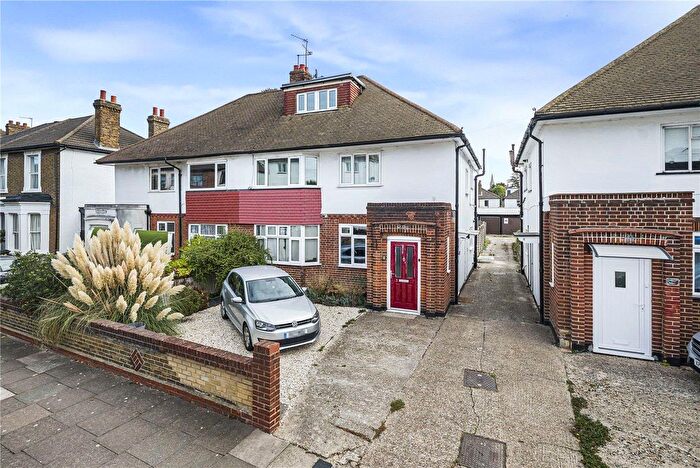 3 Bedroom Flat For Sale In Palace Grove, Bromley, BR1