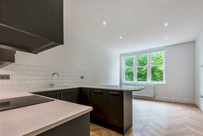 2 Bedroom Apartment To Rent In Dukes Ride, Crowthorne, RG45