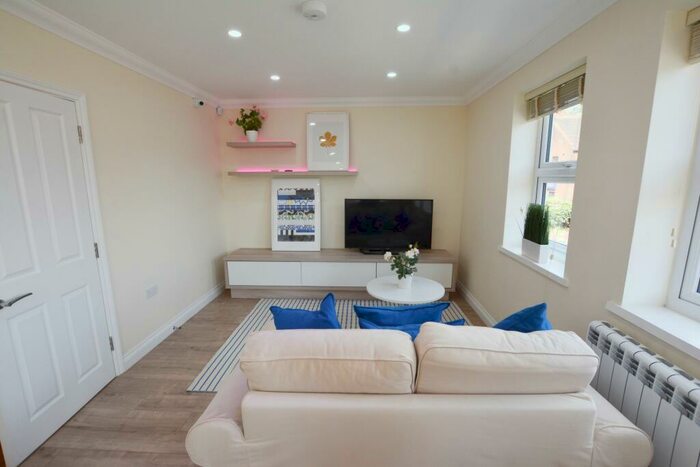 1 Bedroom Apartment To Rent In Denmark Street, RG40