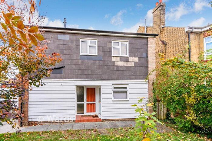 1 Bedroom Ground Maisonette For Sale In Old Road West, Gravesend, Kent, DA11