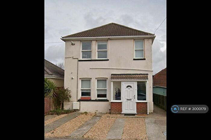 2 Bedroom Flat To Rent In Parkstone, Poole, BH12
